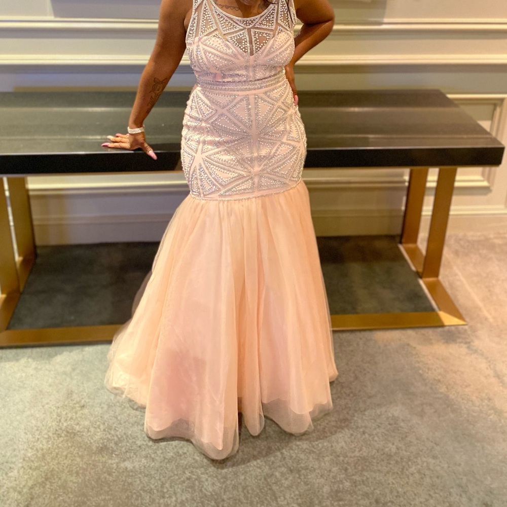 Elegant formal dress/gown!